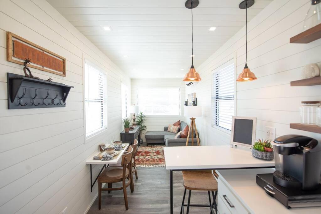 The Longhorn Stunning Container Home-in Holiday home Alpine