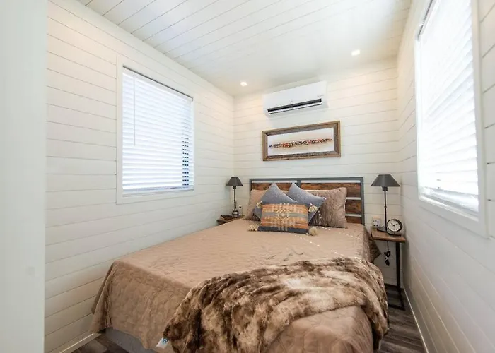 The Longhorn Stunning Container Home-In Alpine
